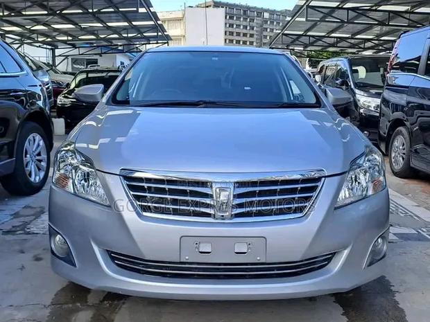 Toyota Premio 2013 Silver