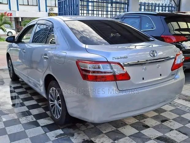 Toyota Premio 2013 Silver