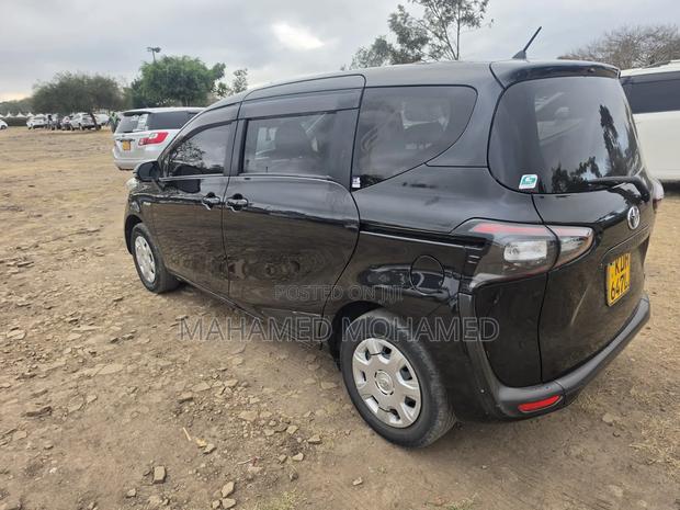 Toyota Sienta 2016 Black