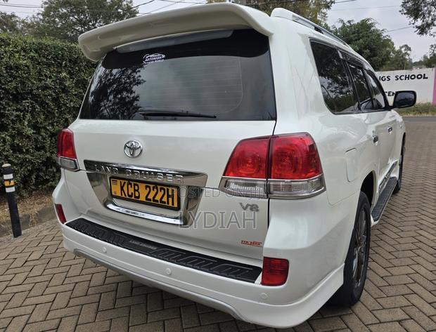 Toyota Land Cruiser 2008 White