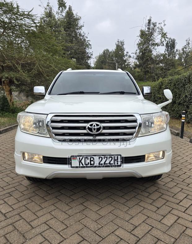 Toyota Land Cruiser 2008 White