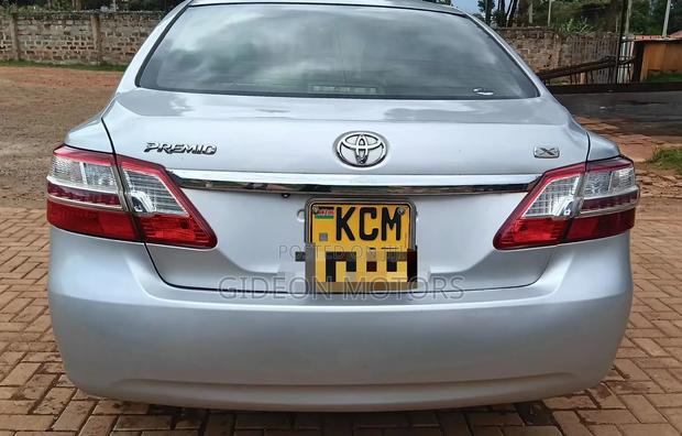 Toyota Premio 2011 Silver