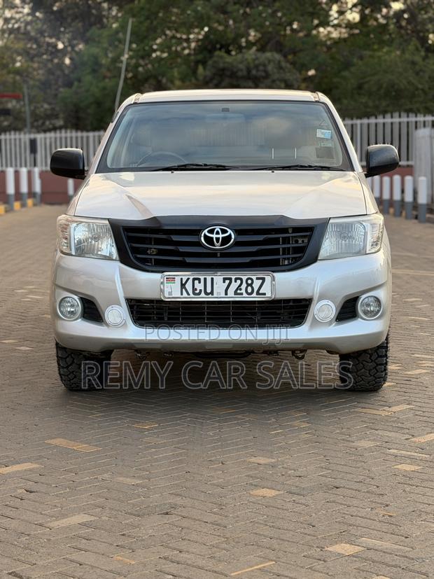 Toyota Hilux 2012 Silver