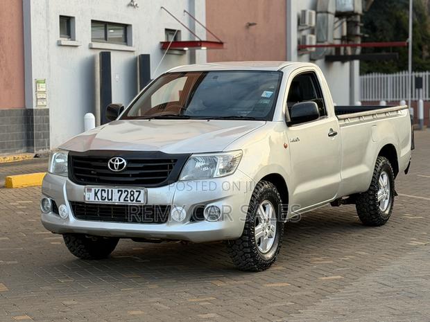 Toyota Hilux 2012 Silver