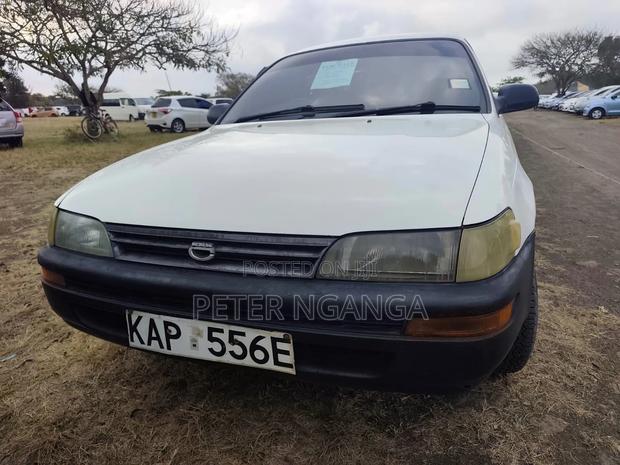 Toyota Corolla 2002 White