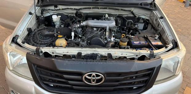 Toyota Hilux 2012 Silver