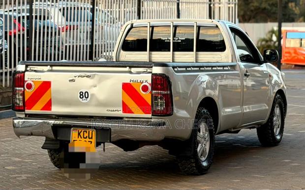 Toyota Hilux 2012 Silver