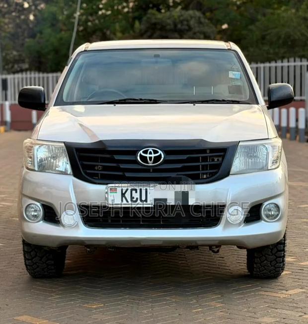 Toyota Hilux 2012 Silver