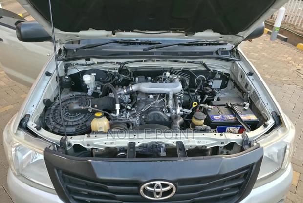 Toyota Hilux 2012 Silver