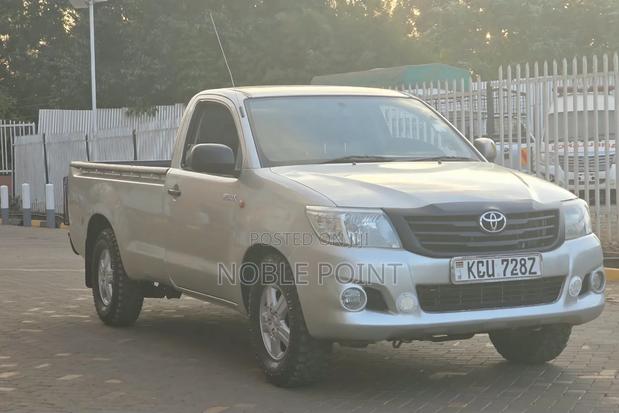 Toyota Hilux 2012 Silver