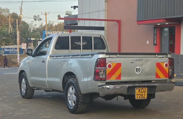 Toyota Hilux 2012 Silver