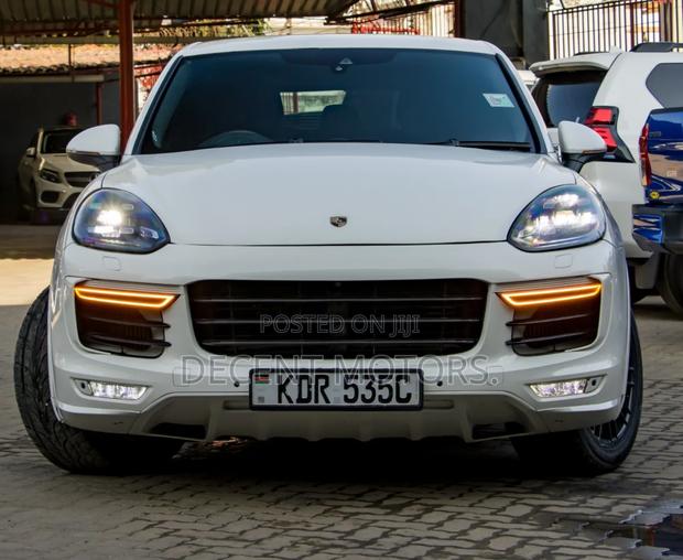 Porsche Cayenne 2017 White