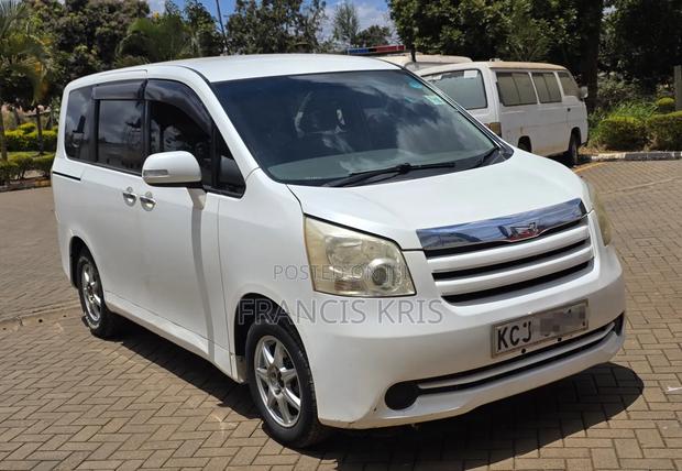 Toyota Noah 2009 Pearl