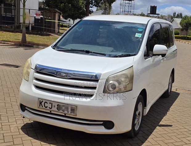 Toyota Noah 2009 Pearl