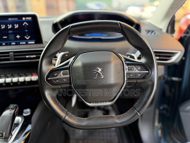 Peugeot 5008 2017 Blue