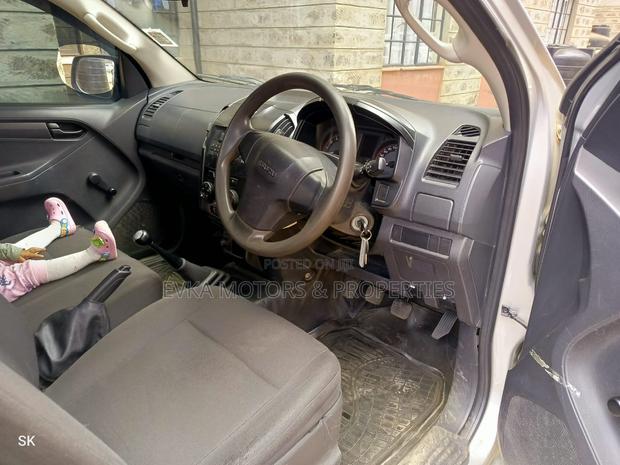 Isuzu D-MAX 2024 Silver