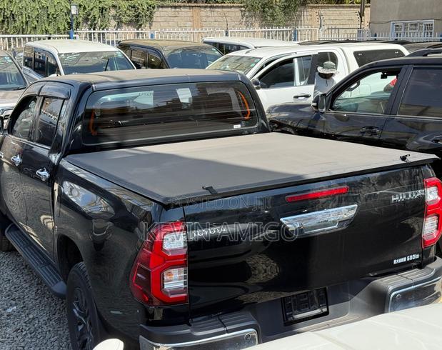 Toyota Hilux 2021 Black