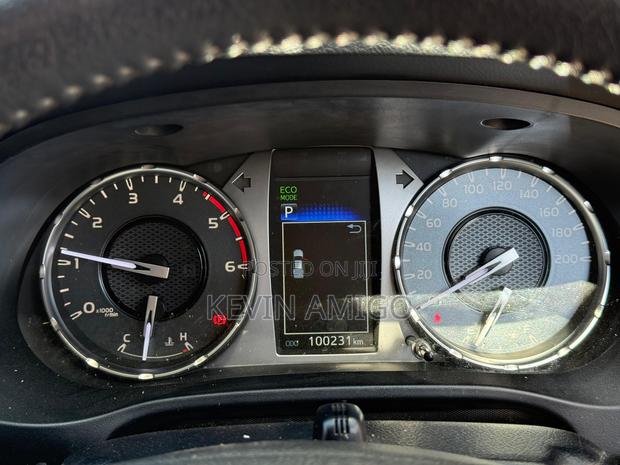 Toyota Hilux 2021 Black
