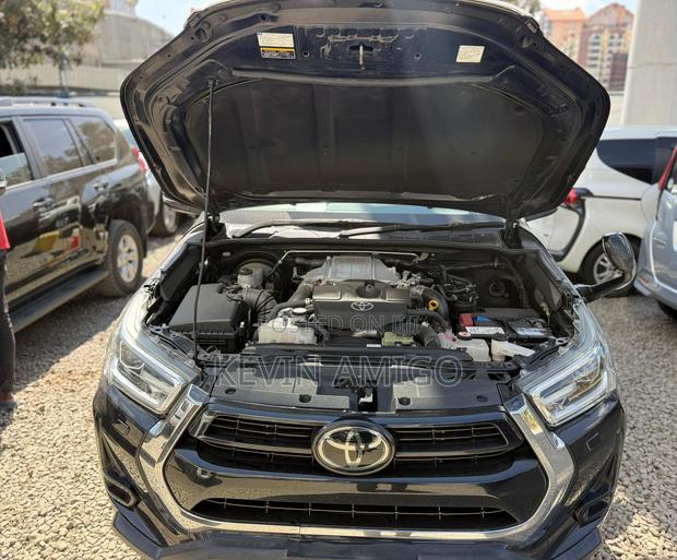 Toyota Hilux 2021 Black