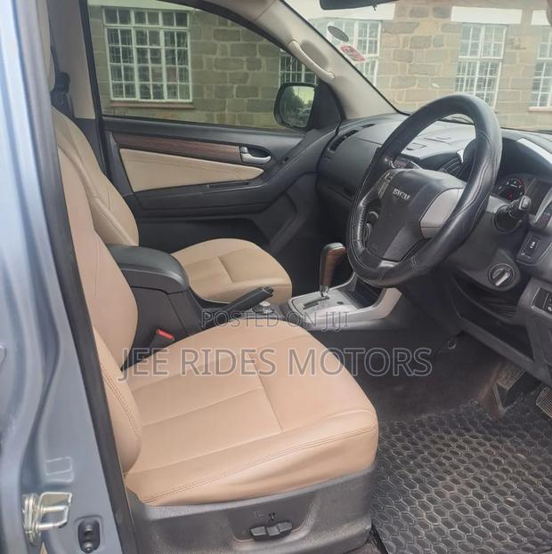 Isuzu MU-X 2015 Blue