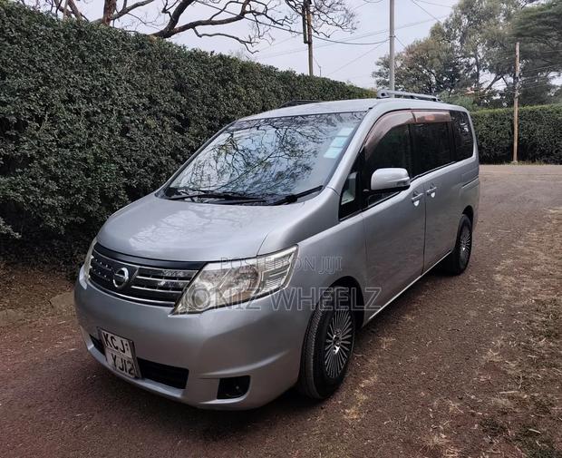 Nissan Serena 2009 Silver