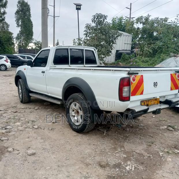 Nissan Hardbody 2015 White