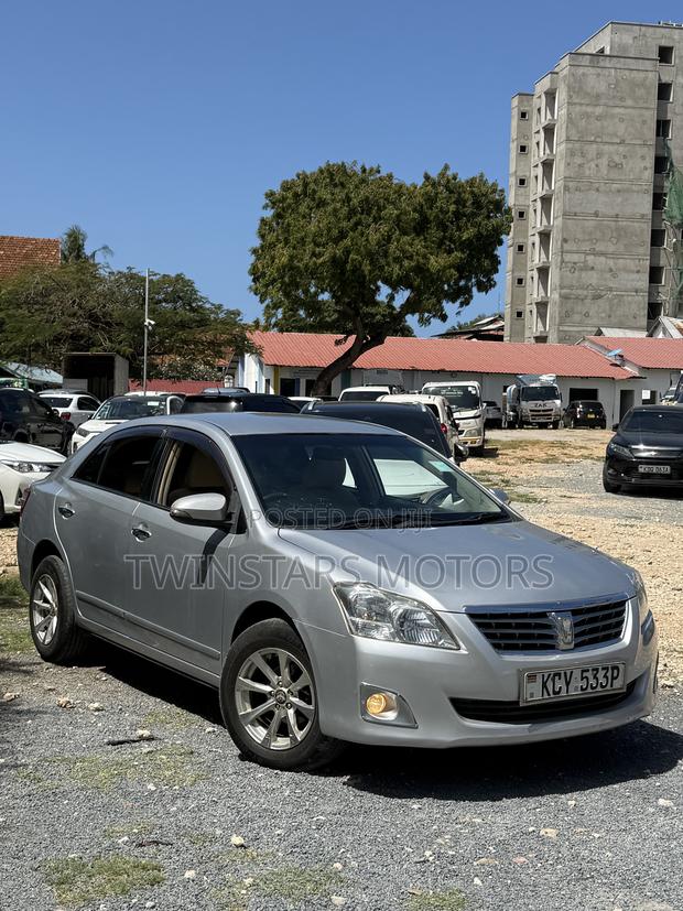 Toyota Premio 2013 Silver