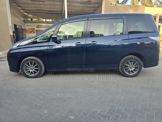 Mazda Biante 2017 Blue