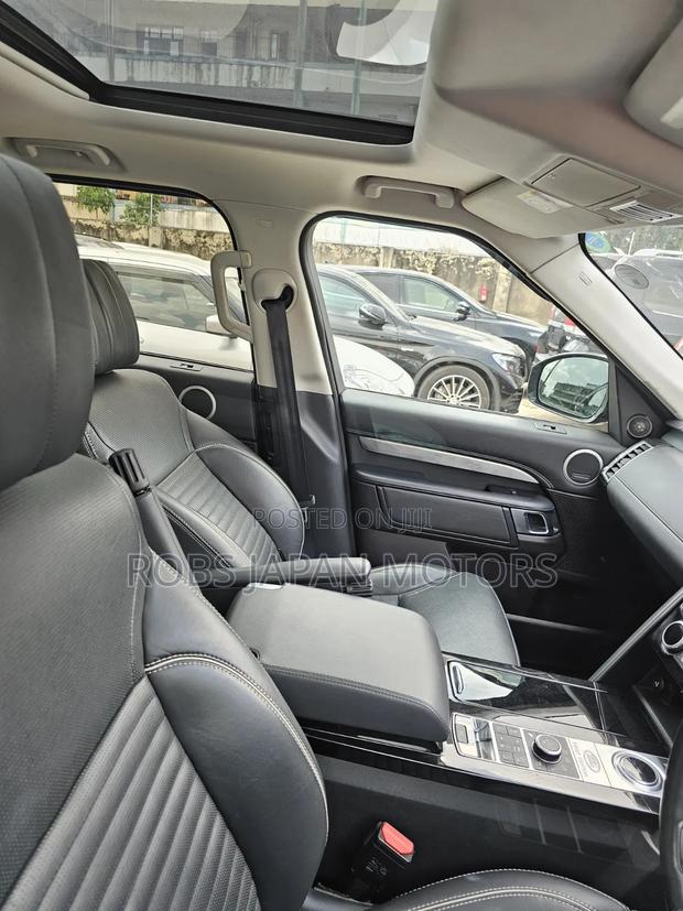 Land Rover Discovery 2018 Orange