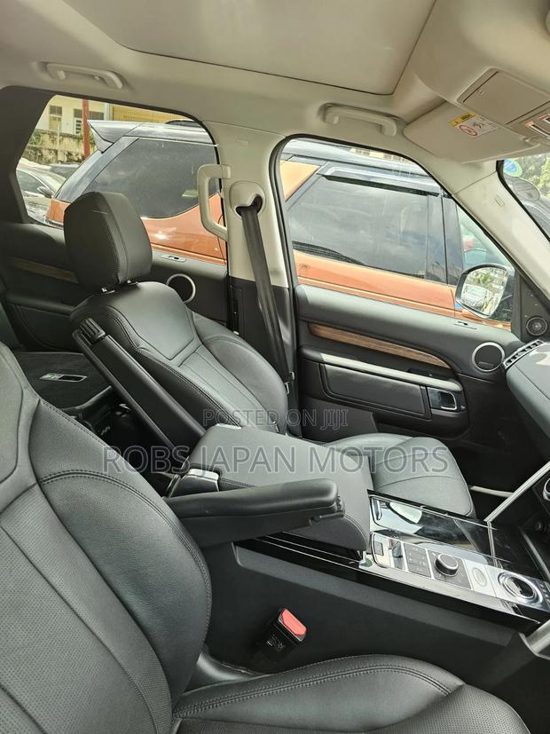 Land Rover Discovery 2018 Blue