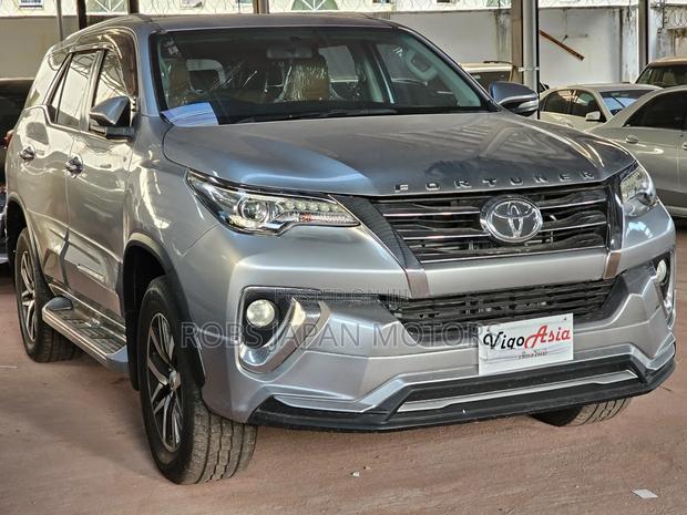 Toyota Fortuner 2019 Silver