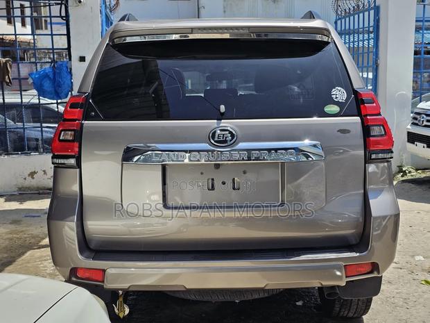 Toyota Land Cruiser Prado 2019 Gold