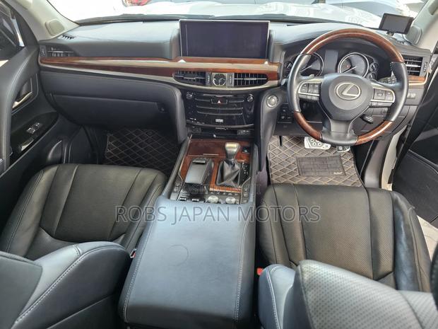 Lexus LX 2018 Off white
