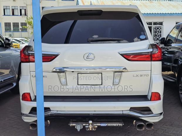 Lexus LX 2018 Off white