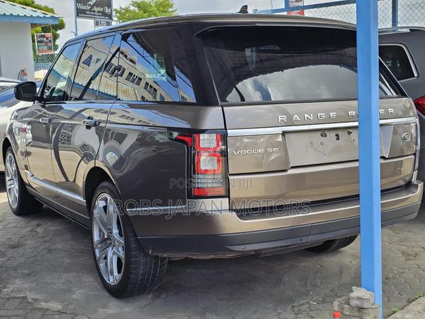 Land Rover Range Rover Vogue 2017 Gold