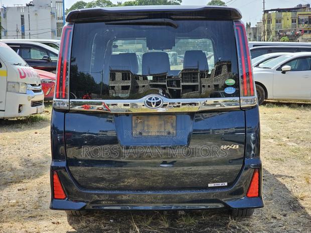 Toyota Noah 2019 Teal