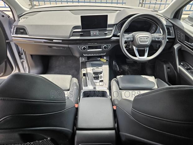 Audi Q5 2018 Silver