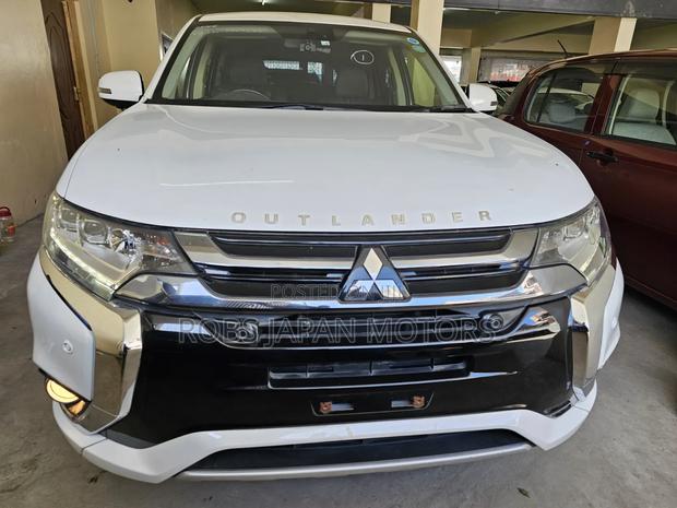 Mitsubishi Outlander 2019 Off white