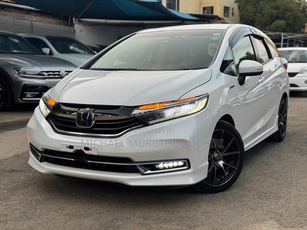 Honda Fit Shuttle 2019 White