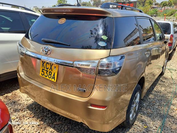 Toyota Wish 2012 Gold
