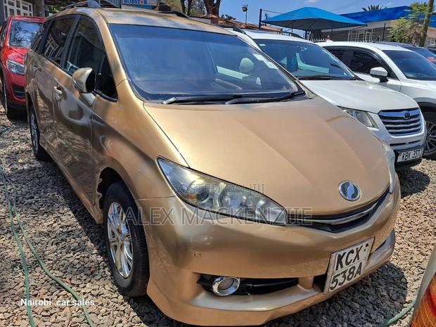 Toyota Wish 2012 Gold