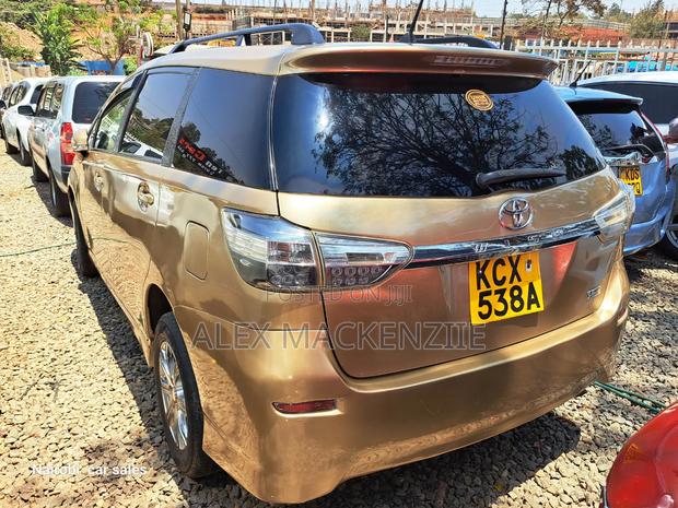 Toyota Wish 2012 Gold