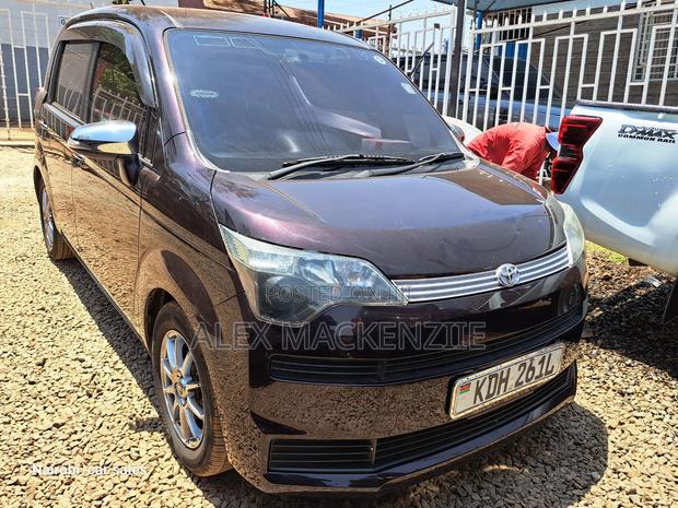 Toyota Spade 2015 Purple