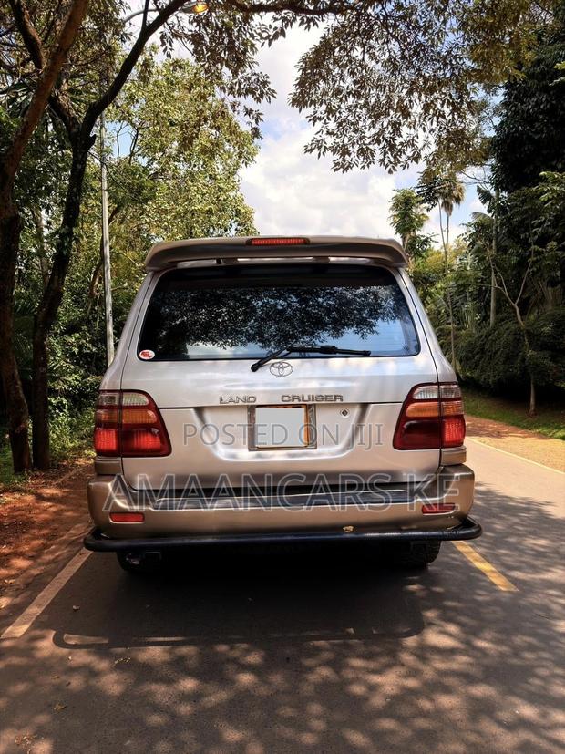 Toyota Land Cruiser HDJ 100 2000 Silver