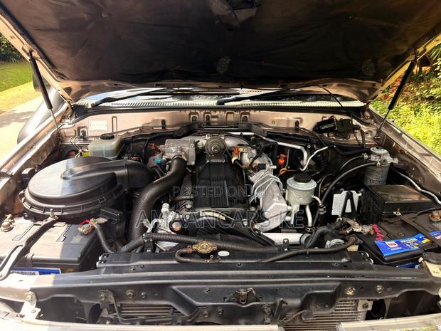 Toyota Land Cruiser HDJ 100 2000 Silver