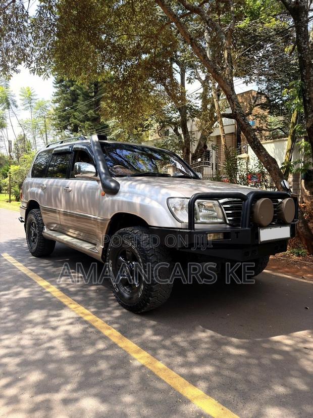 Toyota Land Cruiser HDJ 100 2000 Silver