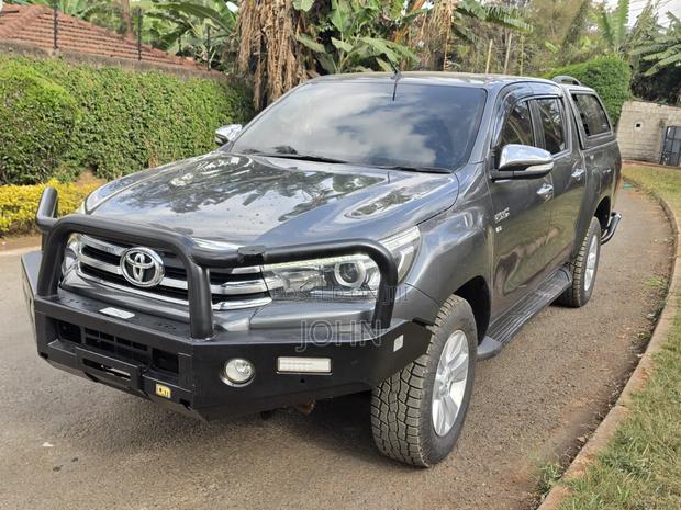 Toyota Hilux 2016 Gray