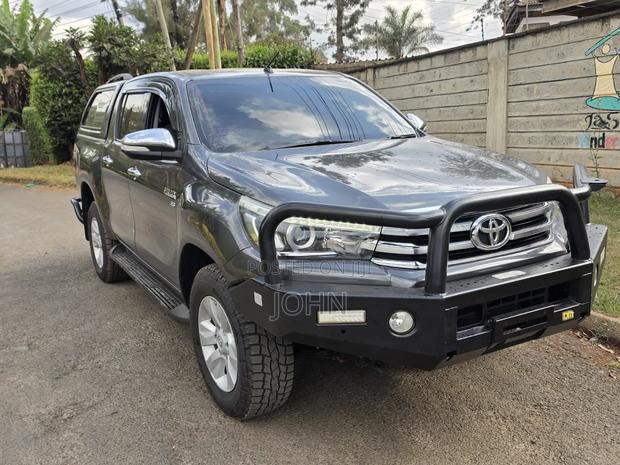 Toyota Hilux 2016 Gray