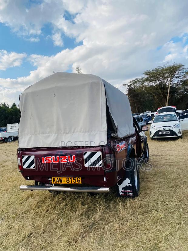 Isuzu D-MAX 2006 Red