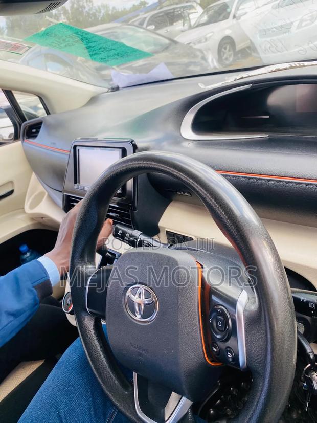 Toyota Sienta 2017 Black